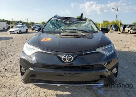 2016 Toyota Rav4 Xle z USA, uszkodzony, nr VIN 2T3RFREV2GW503968